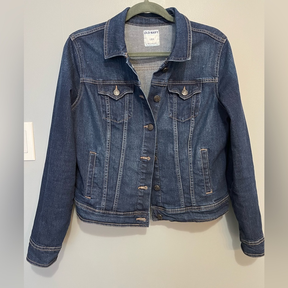 Old Navy Jean jacket medium to dark wash excellent condition